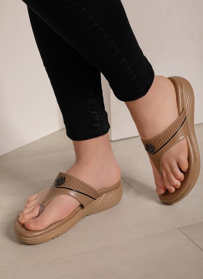 She Zone صنادل مريحة مفتوحة الأصابع باللون البيج للنساء - Image 1