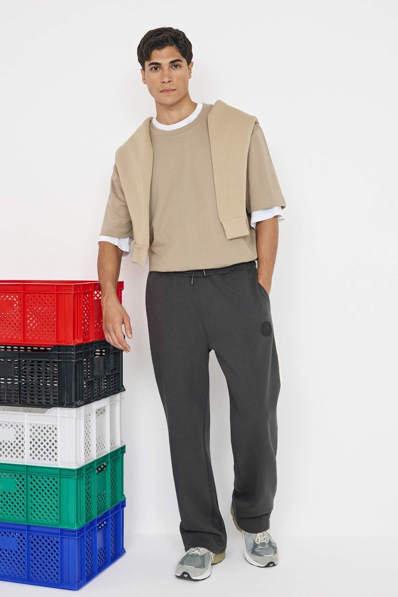 trendyol Teen Anthracite Straight Fit Stripe Detail Slikon Label Thick Sweatpants - Image 2