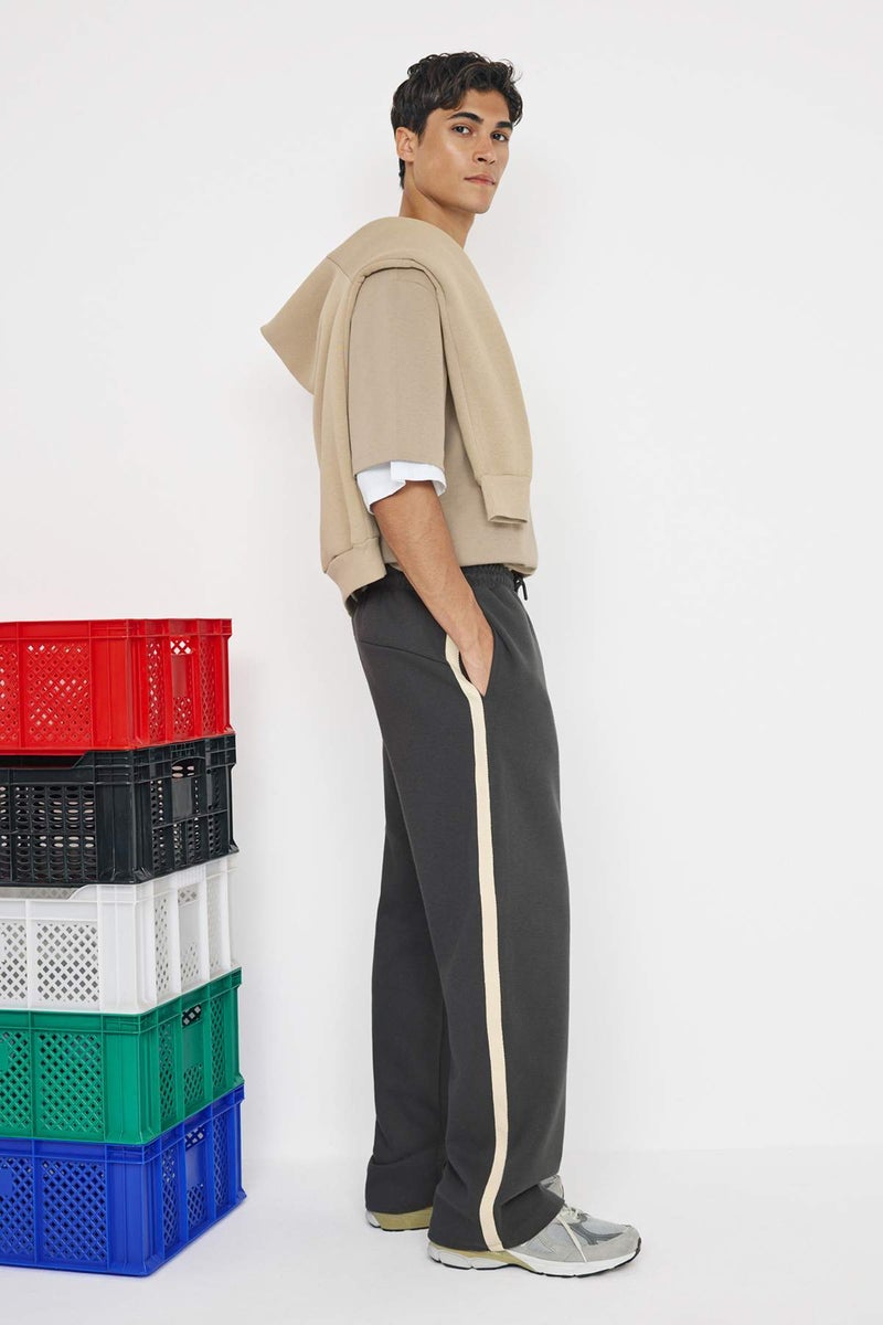 trendyol Teen Anthracite Straight Fit Stripe Detail Slikon Label Thick Sweatpants - Image 3