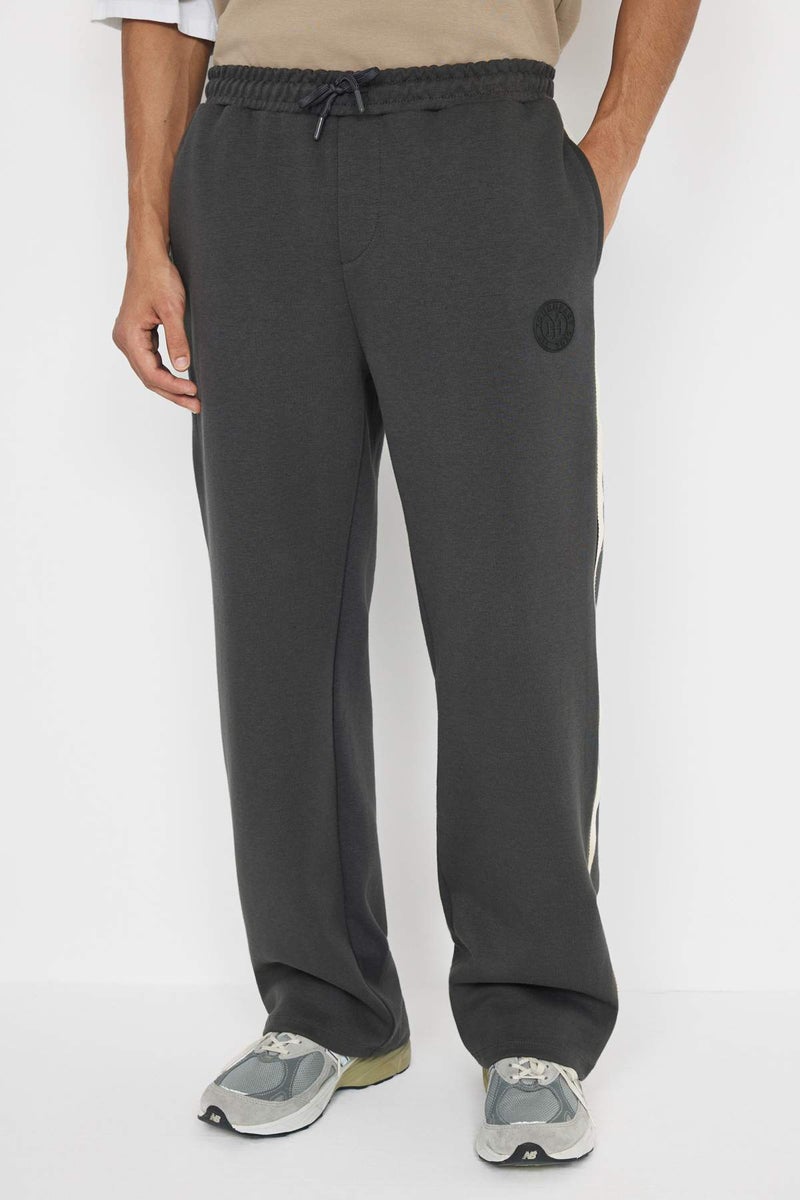 trendyol Teen Anthracite Straight Fit Stripe Detail Slikon Label Thick Sweatpants - Image 4