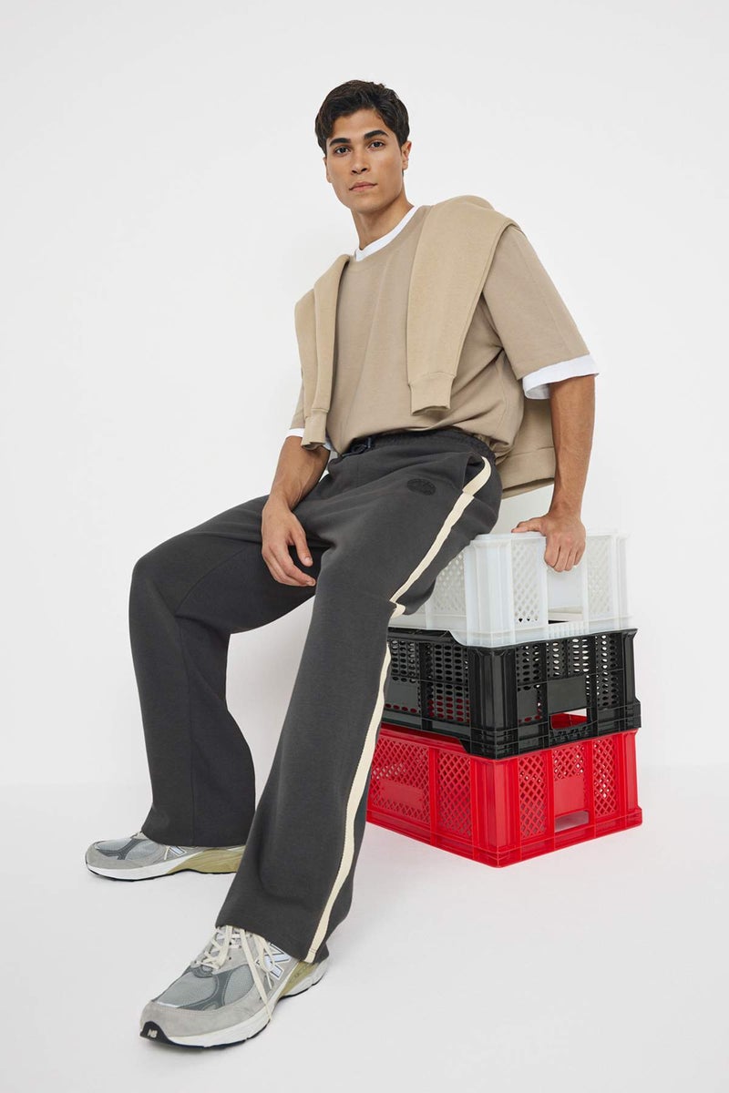 trendyol Teen Anthracite Straight Fit Stripe Detail Slikon Label Thick Sweatpants - Image 1