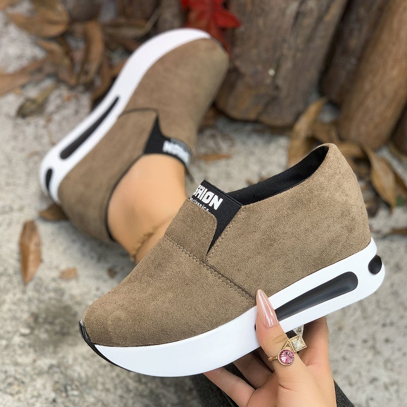 Unisex Casual Sneaker Shoes - Image 1