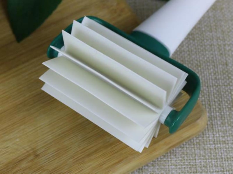 FITTO 2pcs Roller Wheel Baking Tool - Dough Roller Cutter for Even Dough - Non-Toxic PP Material, Green & White Rolling Pin for Cookies, Pastries, Pizza, & More - Image 5