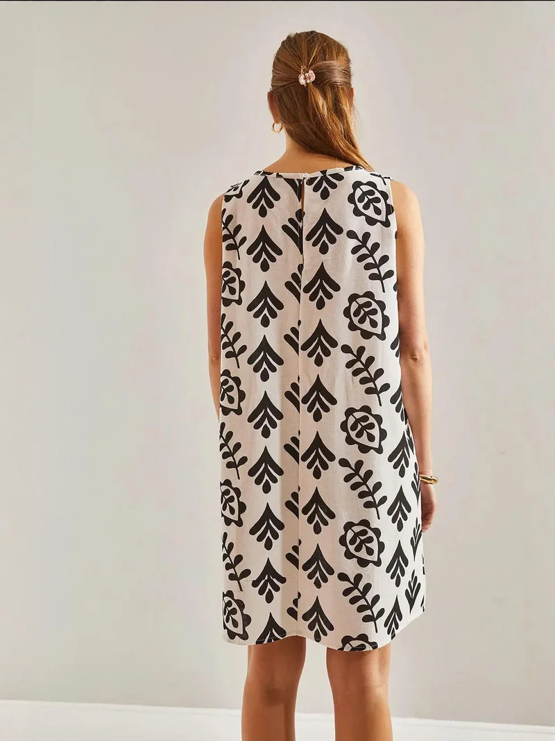 بيانكو لوتشي فستان قصير برقبة مستديرة بطبعة زهور من لوتشي مع أزرار