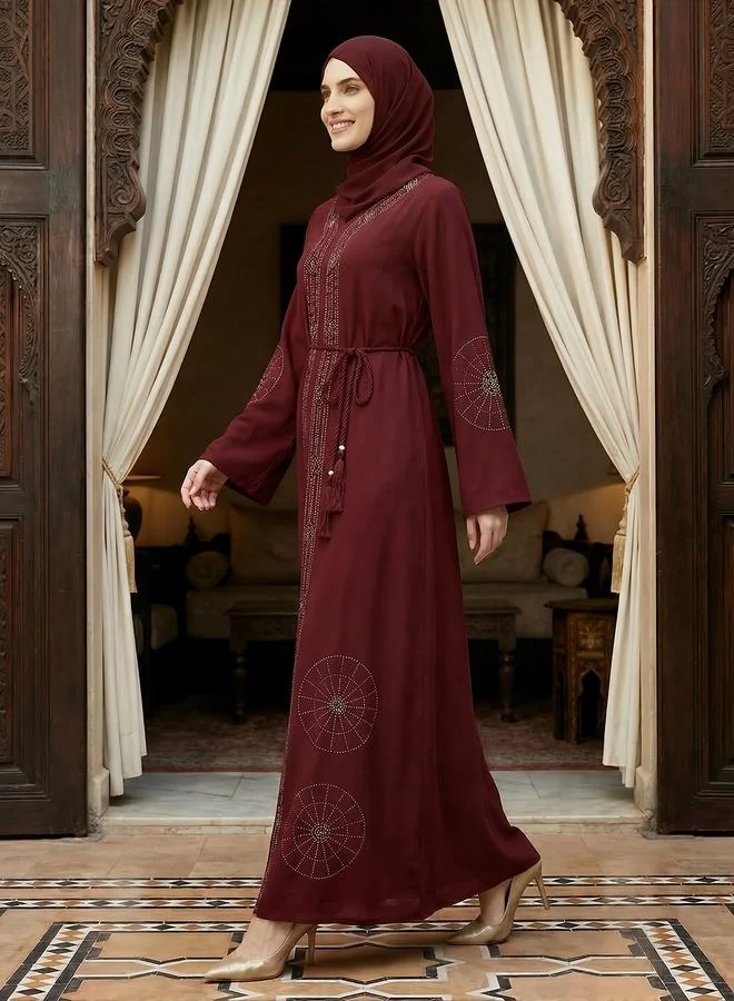 جلو باص عباية مزينة مع حجاب