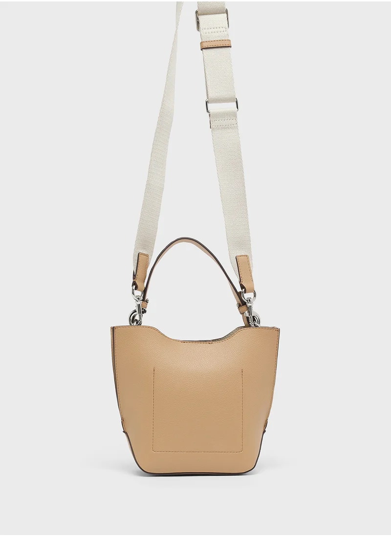 دكني Logo Toby Bucket Crossbody