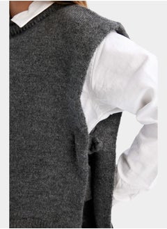 DeFacto Regular Fit Crew Neck Sweater Vest by Styli  - Image 4