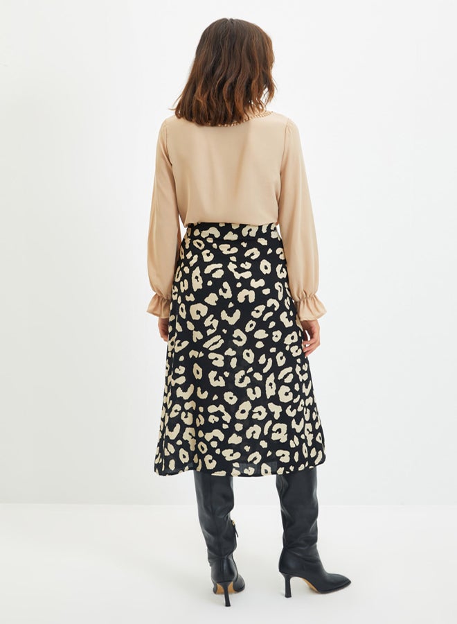 trendyol Black/ beige Slit Detailed Viscose Fabric Animal Pattern Midi Woven Skirt - Image 5
