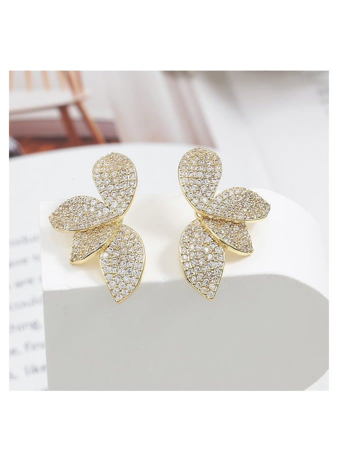 Rwnq Shiny Gold-Plated Platinum Earrings with a Luxurious Zircon-Studded Flower Design – Elegant and Distinctive Women's Earrings Perfect for Special Occasions and Sophisticated Evenings – An Ideal Gift that Reflects Luxury and Elegance. #Accessories #Jewelry #Women'sAccessories  - Image 1