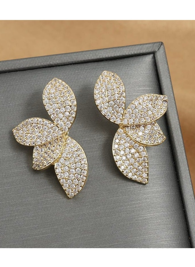 Rwnq Shiny Gold-Plated Platinum Earrings with a Luxurious Zircon-Studded Flower Design – Elegant and Distinctive Women's Earrings Perfect for Special Occasions and Sophisticated Evenings – An Ideal Gift that Reflects Luxury and Elegance. #Accessories #Jewelry #Women'sAccessories  - Image 2