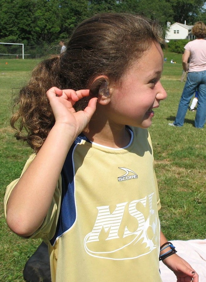 EAR GEAR سماعة أذن ميني للراحة والحماية - تناسب الأجهزة السمعية من 1" إلى 1.25" - تأمين سماعة الأذن أو مكبر الصوت السمعي - حماية من العرق والأوساخ والرطوبة وضوضاء الرياح - Image 5