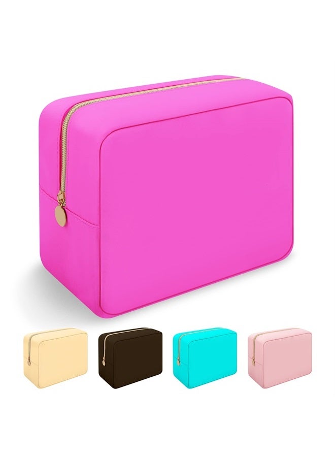 Iqimott حقيبة مكياج وردية ساخنة من النايلون كبيرة لحقيبة السفر، حقيبة تجميل كبيرة أنيقة، حقيبة مكياج بسعة كبيرة، حقيبة أدوات شخصية، حقيبة تخزين كبيرة بسحاب مقاومة للماء للنساء والفتيات والمراهقات - Image 1