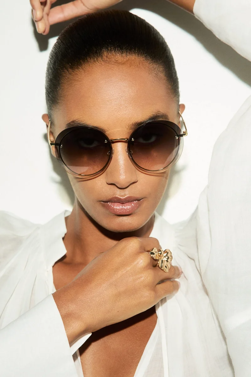 اتش اند ام نظارات شمسية بتصميم مستدير