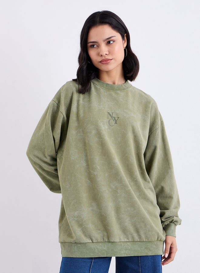 Styli Olive Green Slogan Print Longline Sweatshirt - Image 3