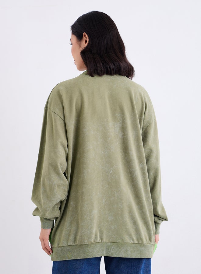 Styli Olive Green Slogan Print Longline Sweatshirt - Image 5