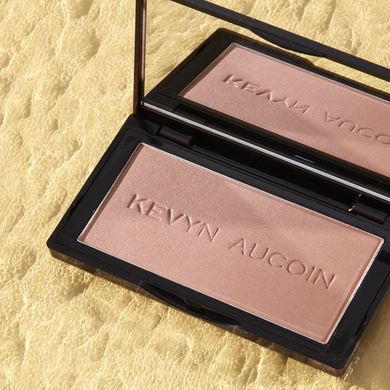 Kevyn Aucoin The Neo-Bronzer, Sunrise Light: 3 in 1 makeup palette. Highlighter, blush & bronzer in one smooth gradient makeup compact. Shimmer & matte in light, medium & deep. Sun-kissed to bronzed. - Image 2