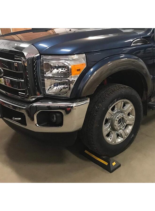 قطعتان من حواجز مطاطية سوداء متينة لوقوف السيارات مع خطوط عاكسة صفراء، مصدات لعجلات السيارات والشاحنات والعربات المتنقلة والمقطورات والمرآب. - Image 5