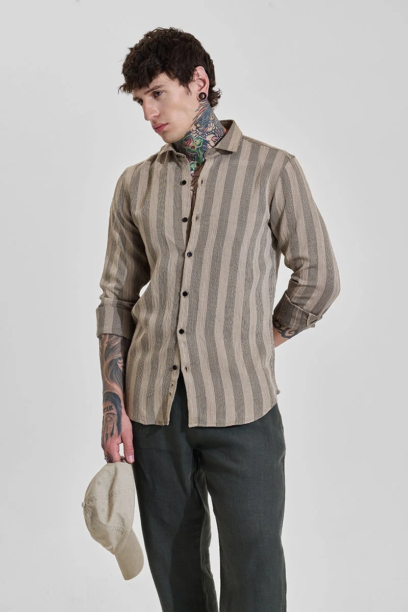 سنيتش قميص بيج مخطط بقصة ضيقة