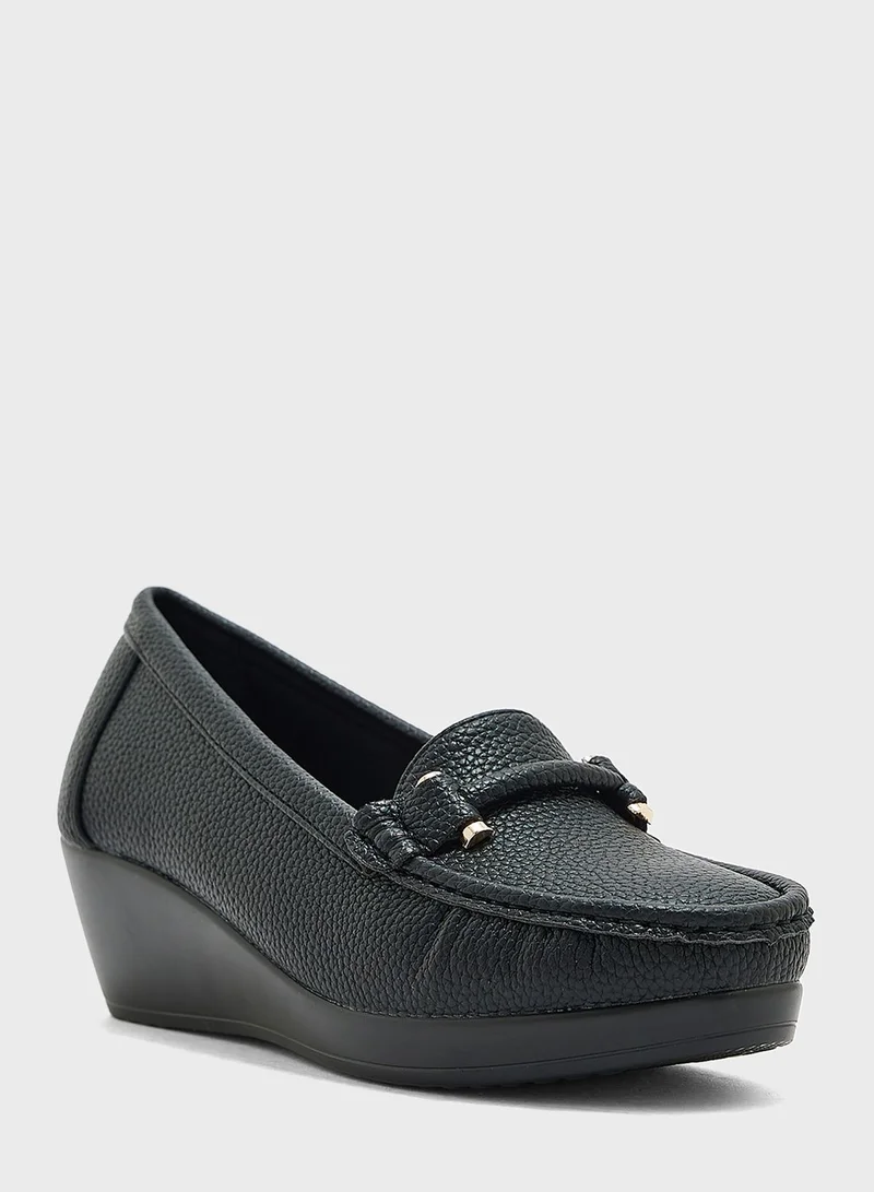 Le Confort Round Shape Flat Moccasins
