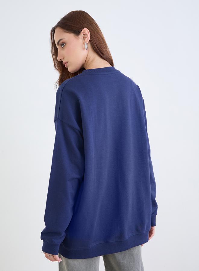ستايلي سويت شيرت واسع مطرز باللون الأزرق الداكن - Image 5
