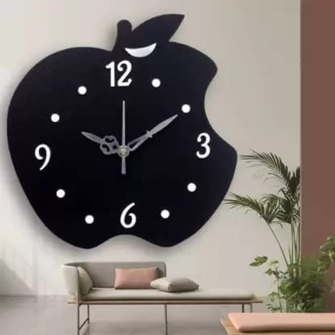ساعة حائط خشبية تناظرية بتصميم على شكل تفاحة، مقاس 25 × 25 سم، باللون الأسود وبدون زجاج.
