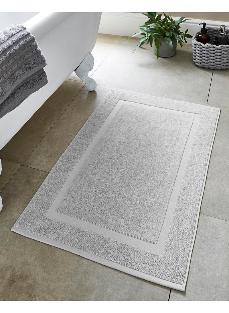 تى ام هوم دواسة حمام فندقية فاخرة من TM HOME – قطن طبيعي 100% عالي الجودة – لون رمادي أنيق – مقاس 50×80 سم – امتصاص فائق وسرعة في الجفاف بملمس ناعم ومعايير فندقية عالمية - Image 1