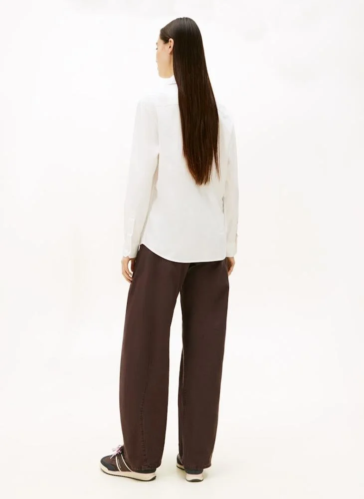 تومي جينز قميص بأكمام طويلة بقصة عادية بشعار