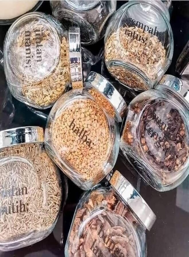 طقم برطمانات توابل زجاجية عامة، سعة 150 مل، ارتفاع 8 سم، طقم من 4 قطع، زجاج آمن للغسل في غسالة الأطباق.