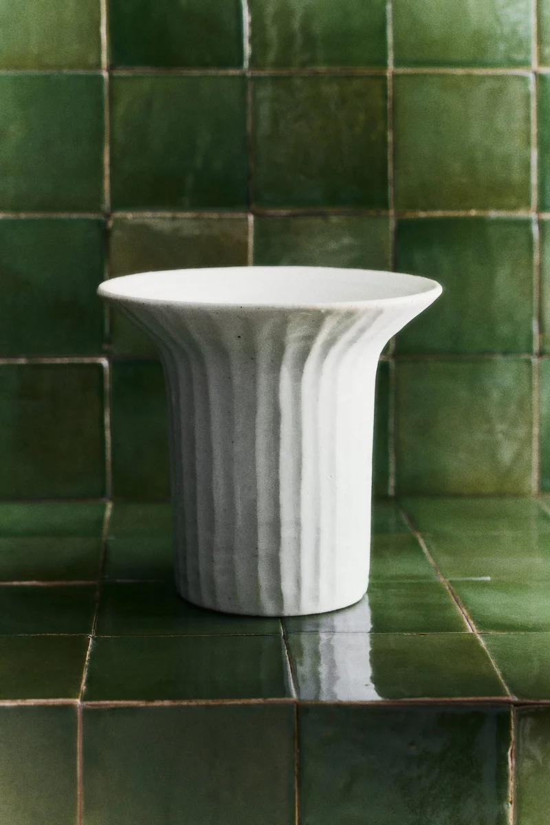 اتش اند ام مزهرية من الخزف الحجري المنقوش