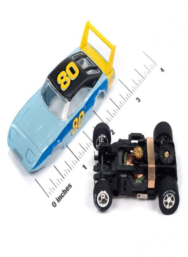 AW AUTO WORLD سيارة سباق مصغرة من طراز دودج دايتونا 1969 باللونين الأزرق والأصفر من أوتو وورلد SC412-4BLU إكستراكشن، بمقياس HO - Image 4