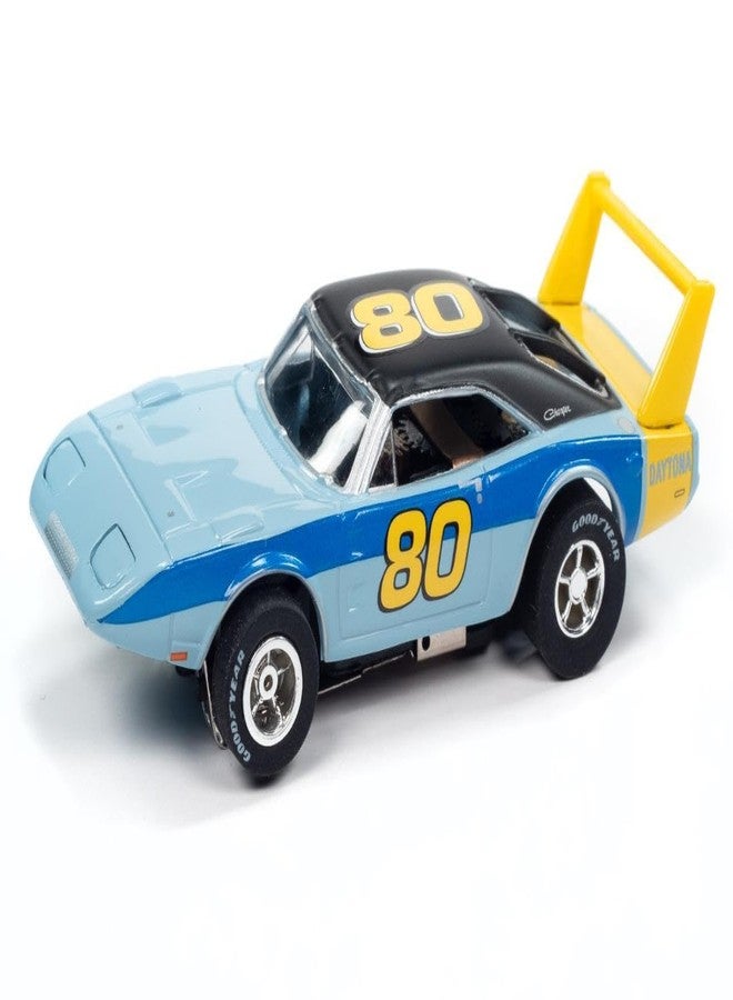 AW AUTO WORLD سيارة سباق مصغرة من طراز دودج دايتونا 1969 باللونين الأزرق والأصفر من أوتو وورلد SC412-4BLU إكستراكشن، بمقياس HO - Image 1