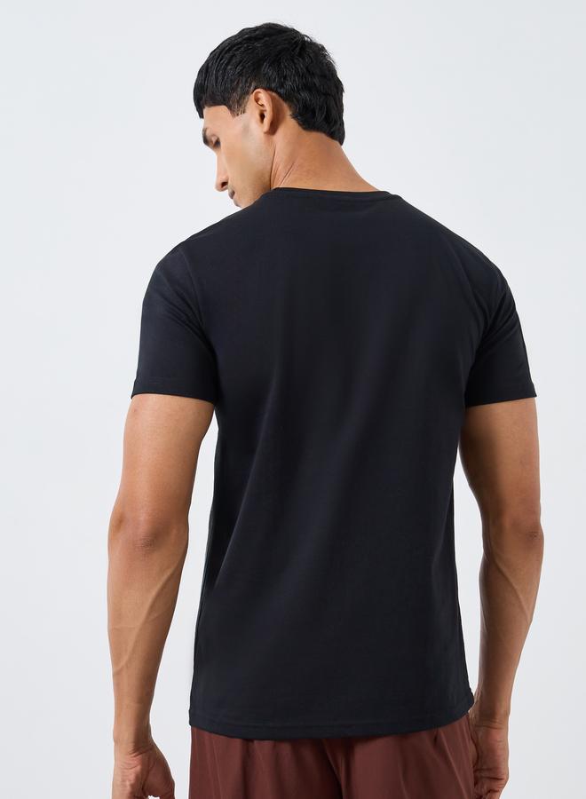 ستايلي تيشيرت بياقة دائرية وطبعة جرافيك - Image 3