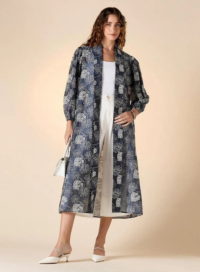 ايكونيك شال طويل مطرز بياقة مفتوحة