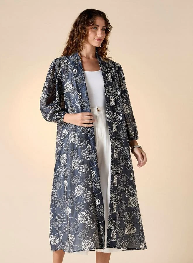 ايكونيك شال طويل مطرز بياقة مفتوحة