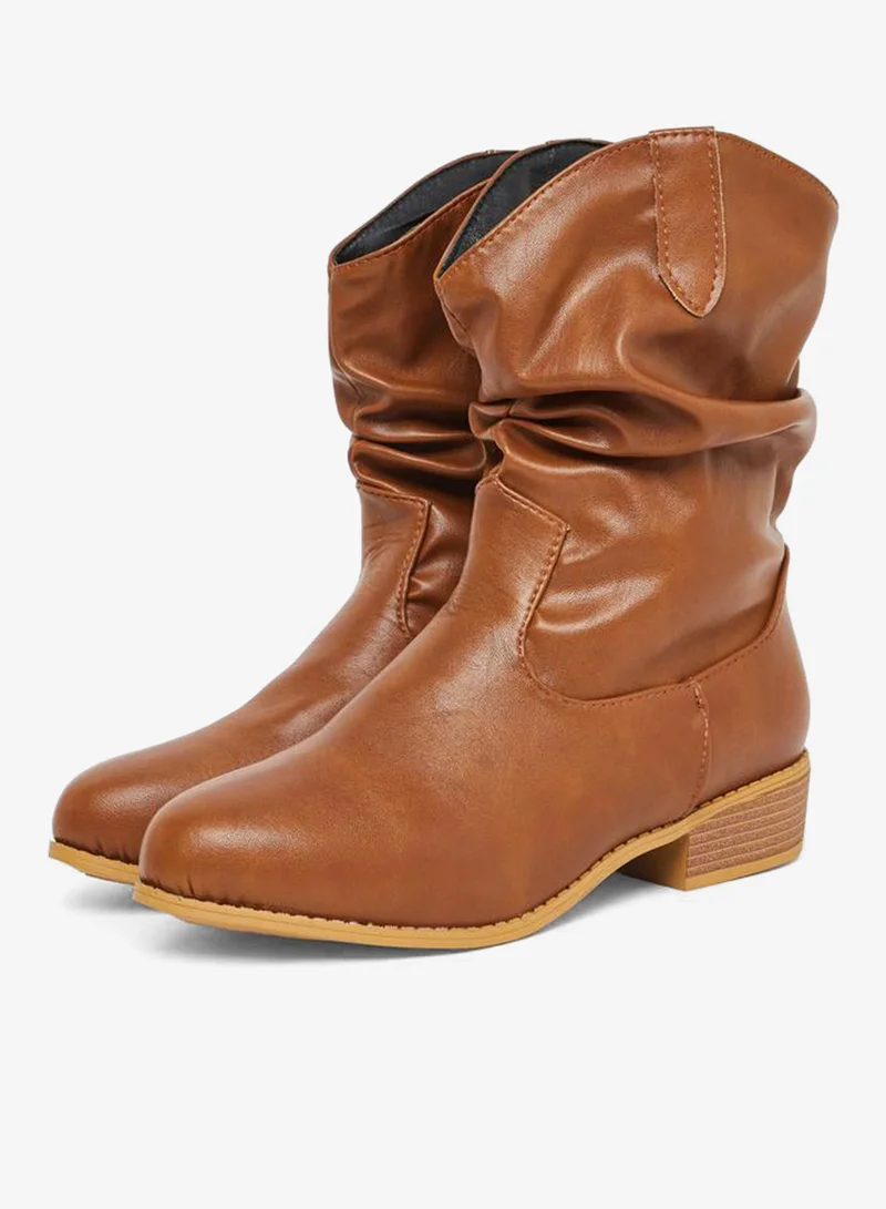 تايك تو حذاء بوت بكسرات