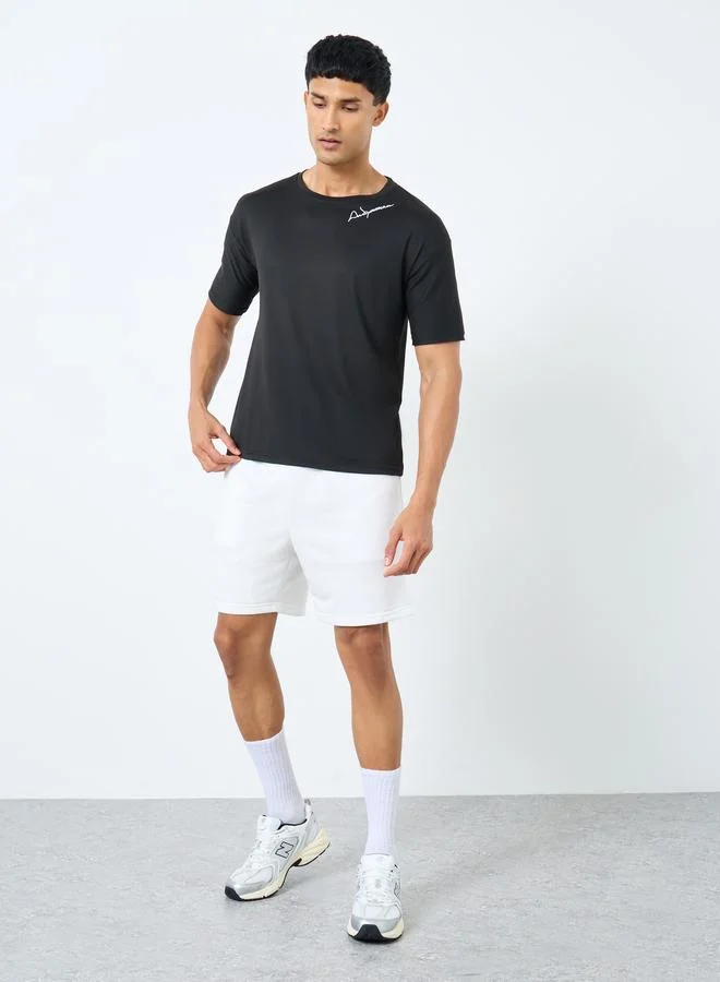 ستايلي تيشيرت رجالي أسود بطبعة شعار مقاس عادي