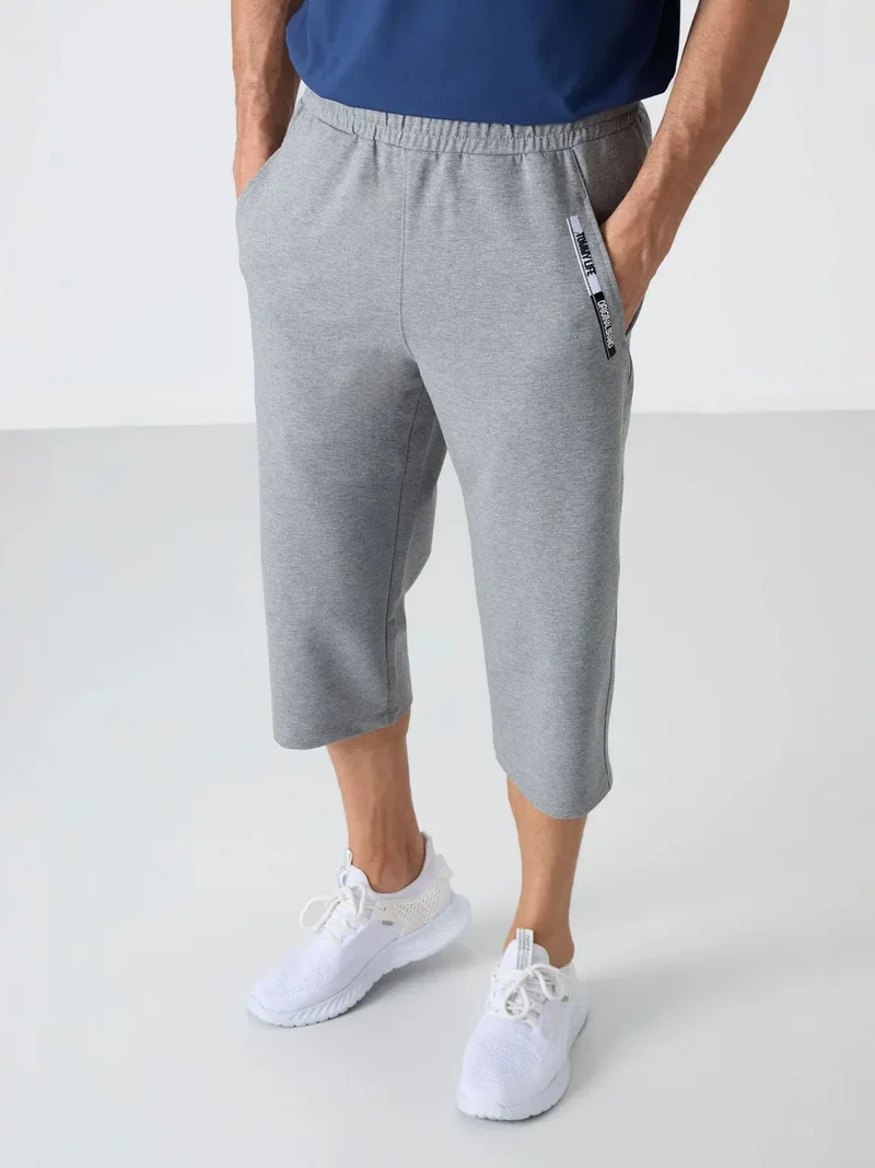 تومي لايف TOMMY Men's Mid-Waist Capri Shorts