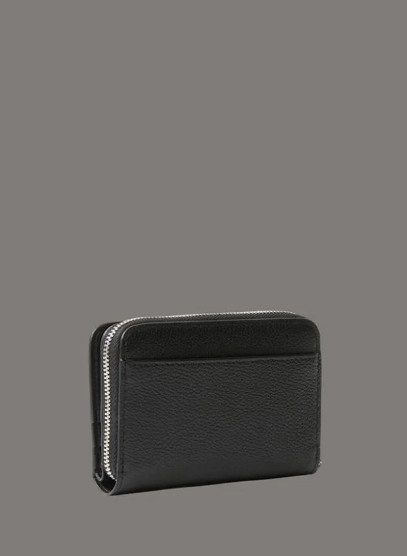 Calvin Klein Jeans Logo Zip Around Wallet