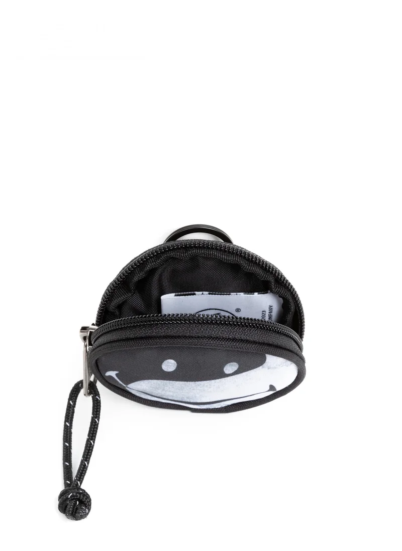 ايستباك Groupie Mini Pouch Smiley Placed