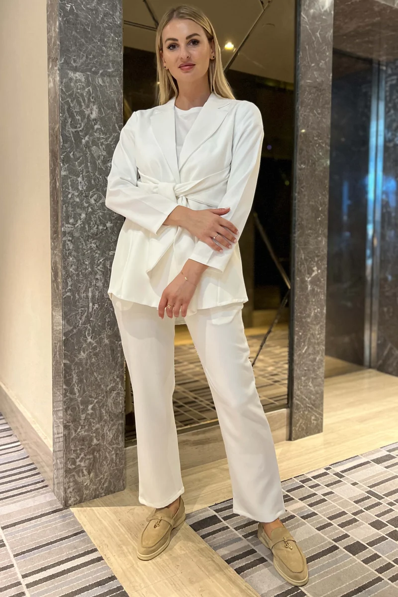 Moistreet Tie Detailed Barbie Crepe Fabric Blazer And Pants Set