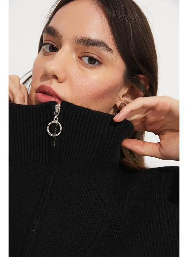 جون June Women Regular Fit Zipper Detailed High Neck Striped Knitwear Sweater Black