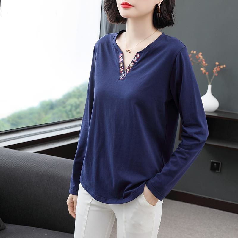K-Style of the New Long-Sleeved T-Shirt for Women, Inner Layering Shirt, Middle-Aged Mother's Clothing, Age-Reducing, Loose and Slim - Image 5