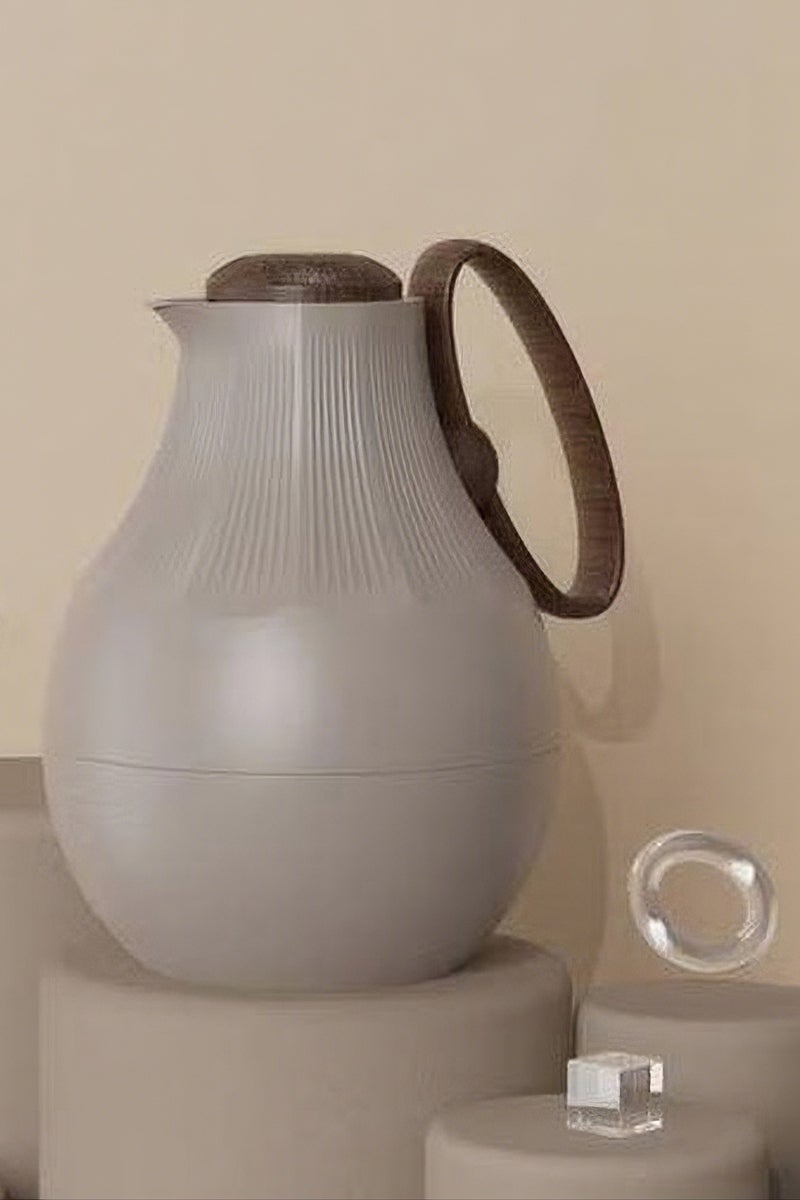 غزال ترمس شاي/قهوة بلاستيكي سعة 1 لتر رمادي غامق/بني بزجاج بوري سيليكات - Image 1