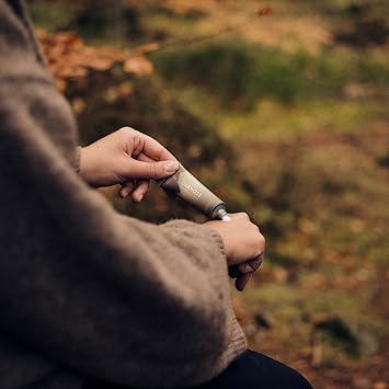 Scottish Fine Soaps Oakmoss Hand Cream 30ml Travel Size Nourishing Hand Cream with Shea Butter and Calming Oakmoss Scent - Image 5