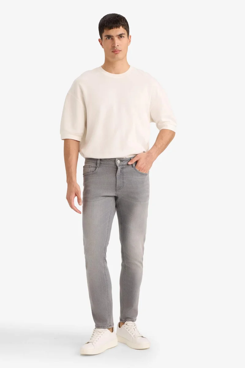 ديفاكتو Pedro Slim Fit Jeans