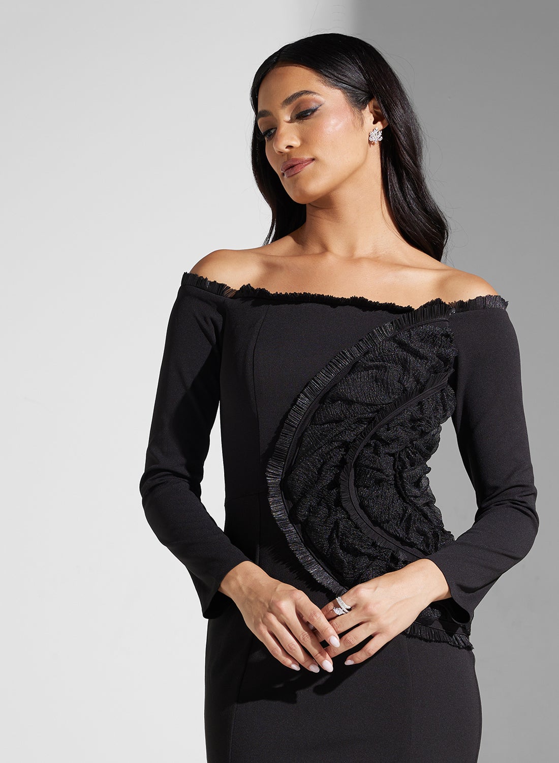 فستان كتف مكشوف بأربطة