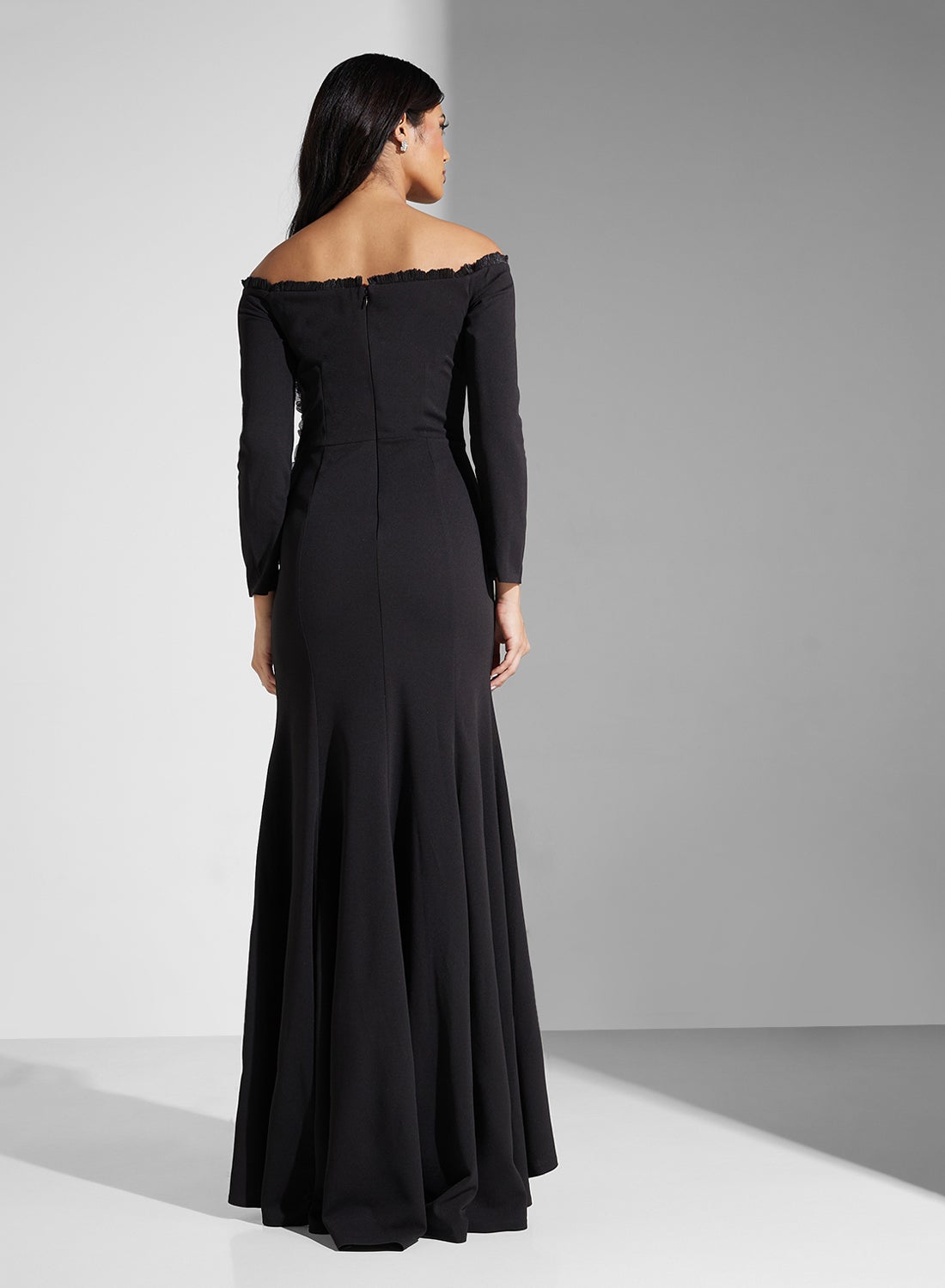 فستان كتف مكشوف بأربطة