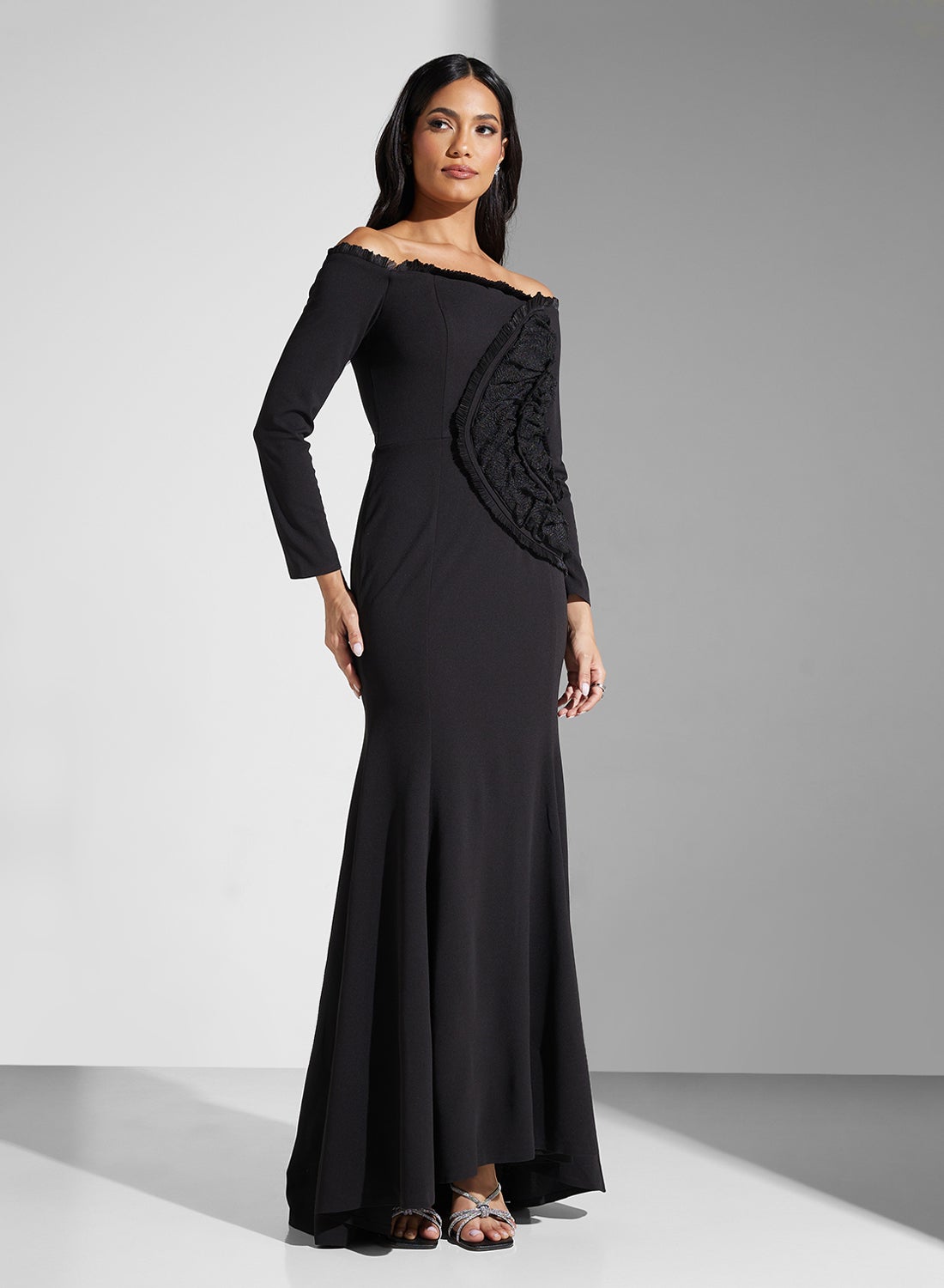 فستان كتف مكشوف بأربطة