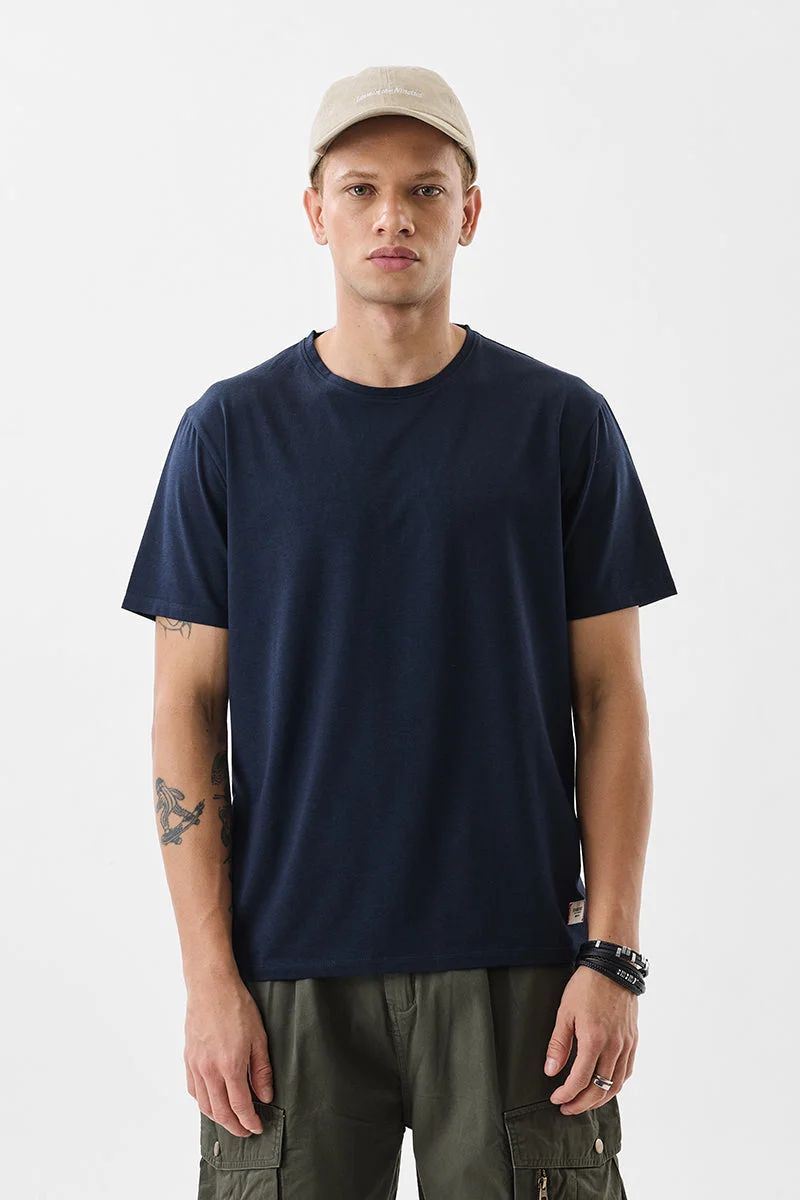 SNITCH تيشيرت كحلي بقصة ضيقة ومرونة