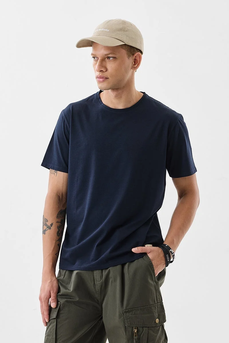 سنيتش تيشيرت كحلي بقصة ضيقة ومرونة